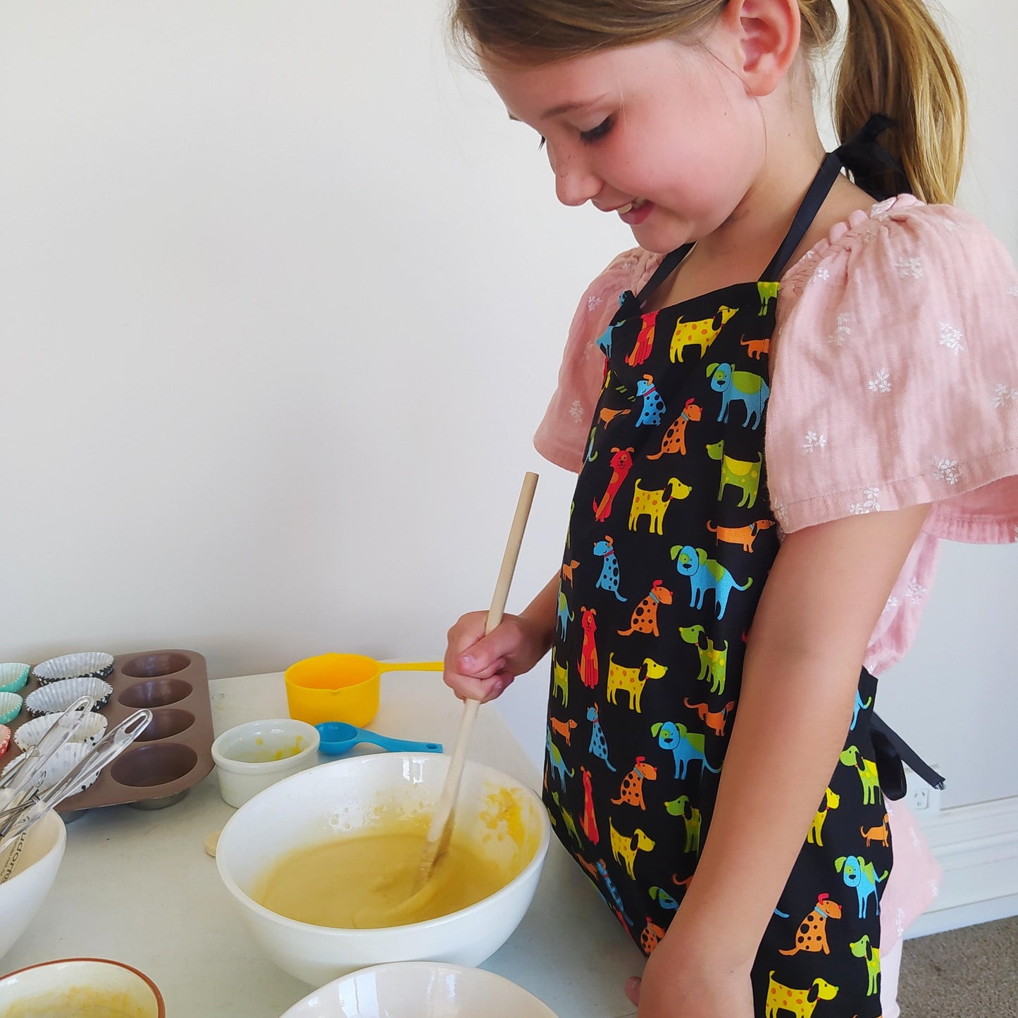 Children's Apron - Dogs Happy Paws